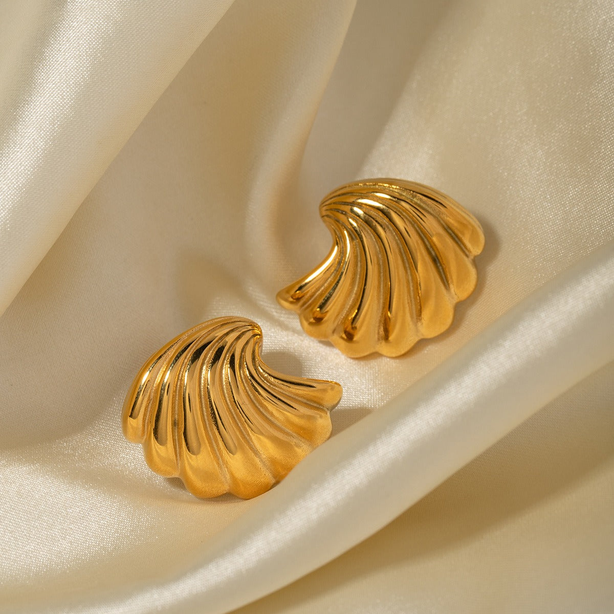 18K Gold Exquisite and Noble Shell-shaped Design Beach Style Light Luxury Earrings - NocturnalExpressions