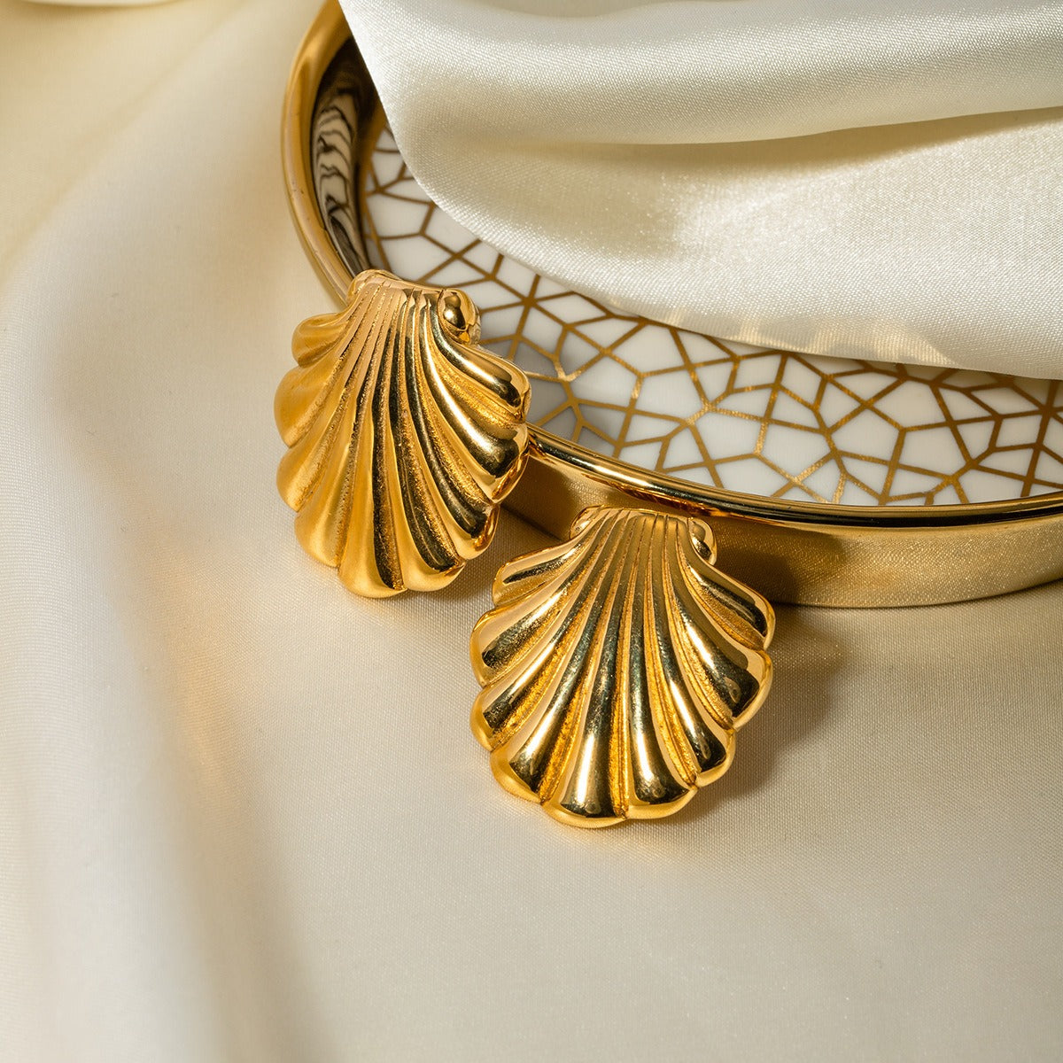 18K Gold Exquisite and Noble Shell-shaped Design Beach Style Light Luxury Earrings - NocturnalExpressions